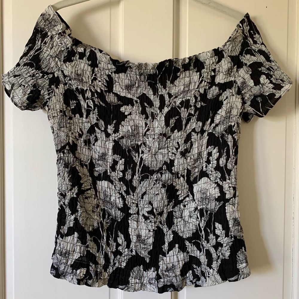 Belle Sky|small|black&white|used